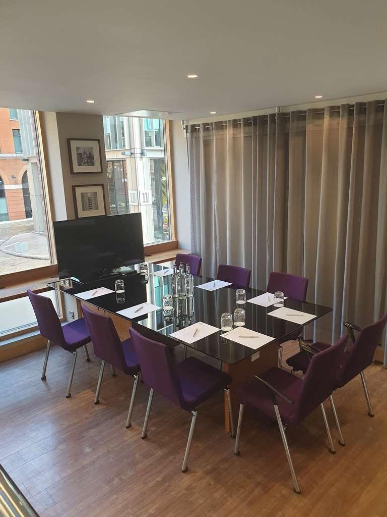 Hilton Garden Inn Birmingham Brindley Place Konforlar fotoğraf